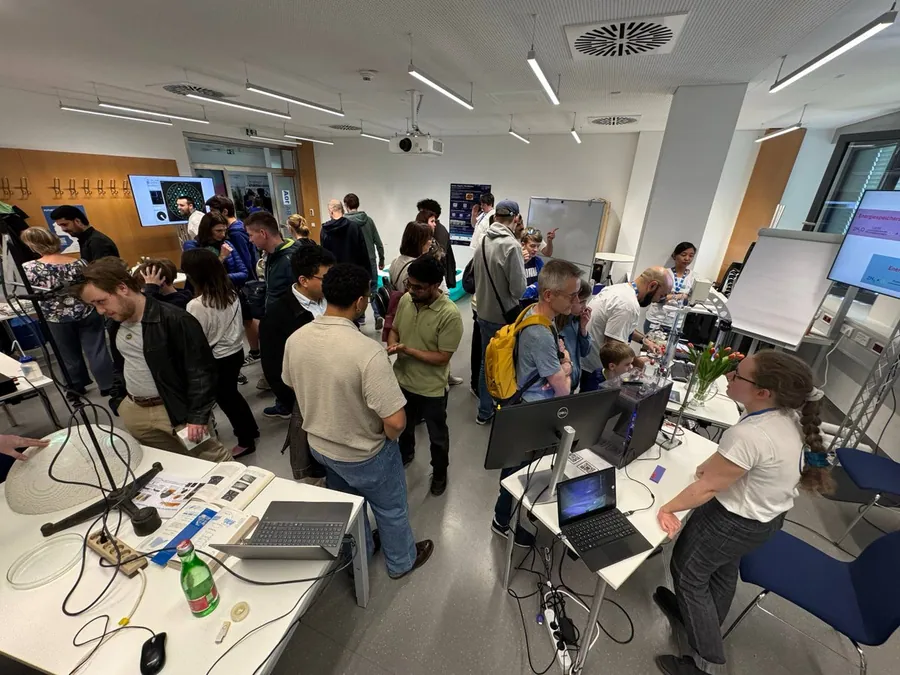 Last Friday, our group took part in the Long Night of Research